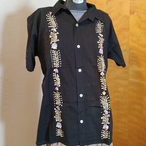 Black shirt embroidered in pastel colors with silk thread. Size L